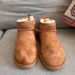 UGG Classic Ultra Mini in Chestnut- Size 8W